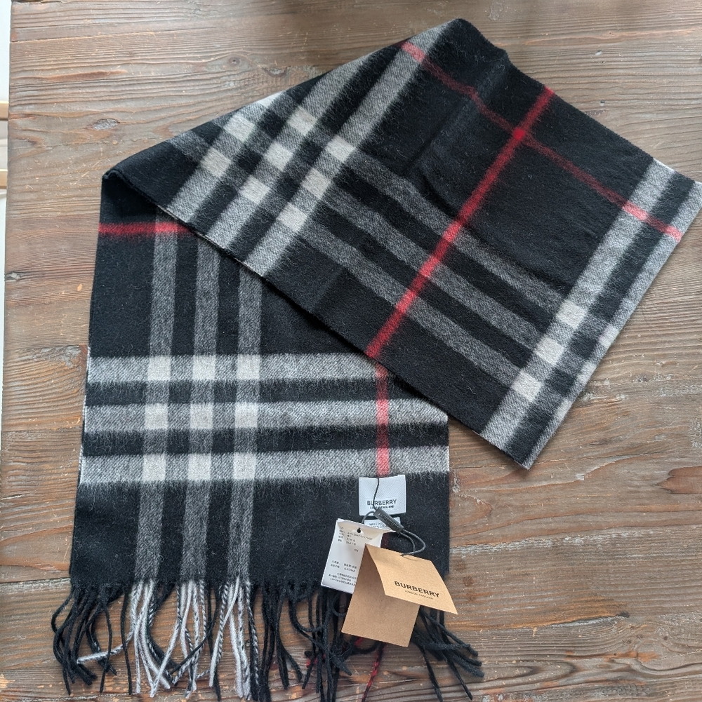 Black and Gray Checkered Scarf NEW